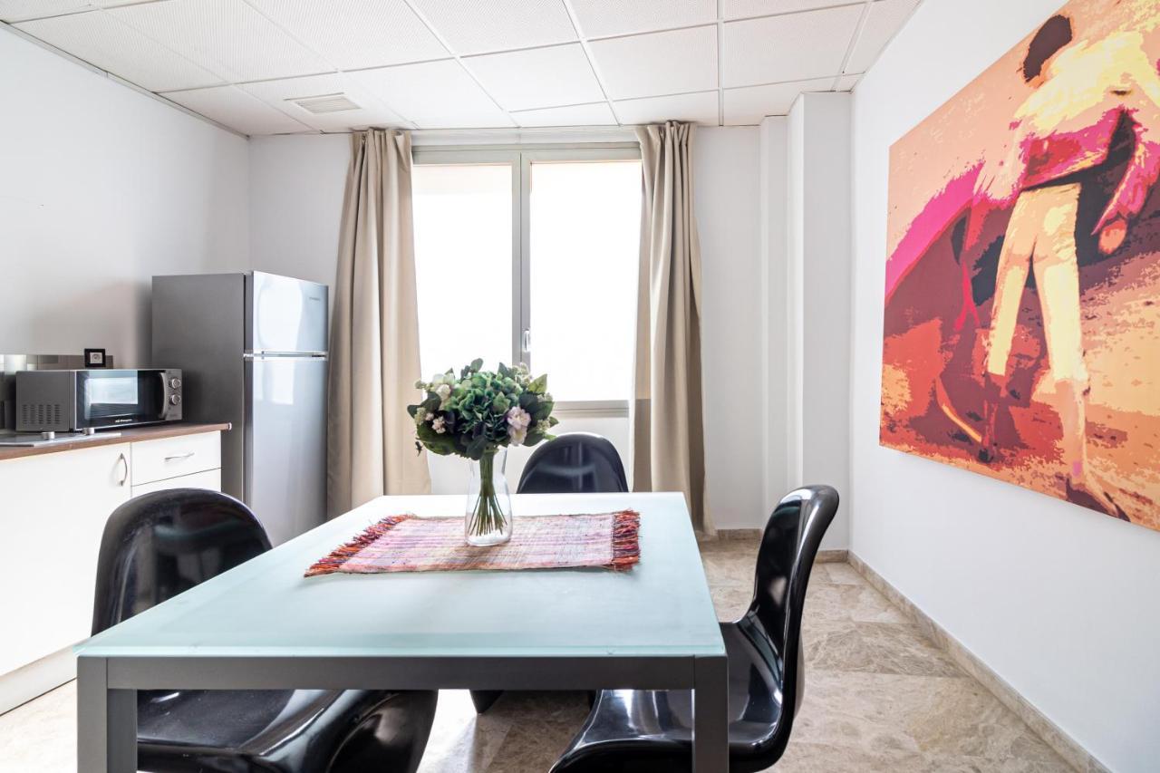 Saenz Suites Gallery By Bossh! Apartments Malaga Bagian luar foto