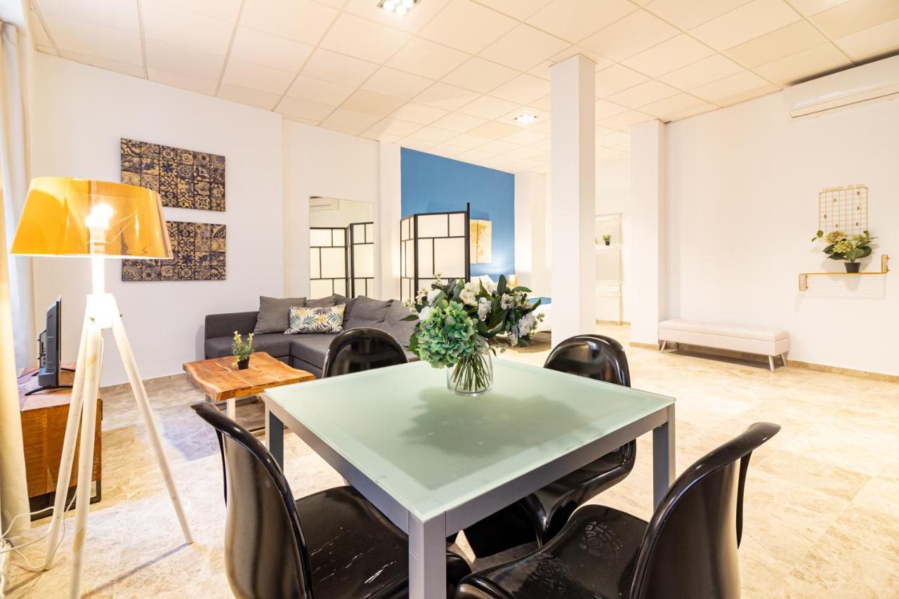 Saenz Suites Gallery By Bossh! Apartments Malaga Bagian luar foto