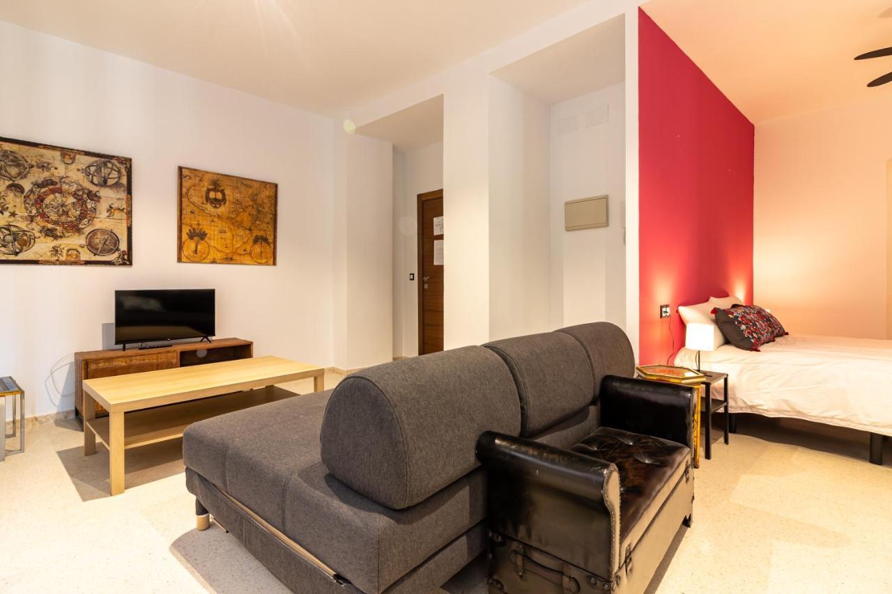 Saenz Suites Gallery By Bossh! Apartments Malaga Bagian luar foto