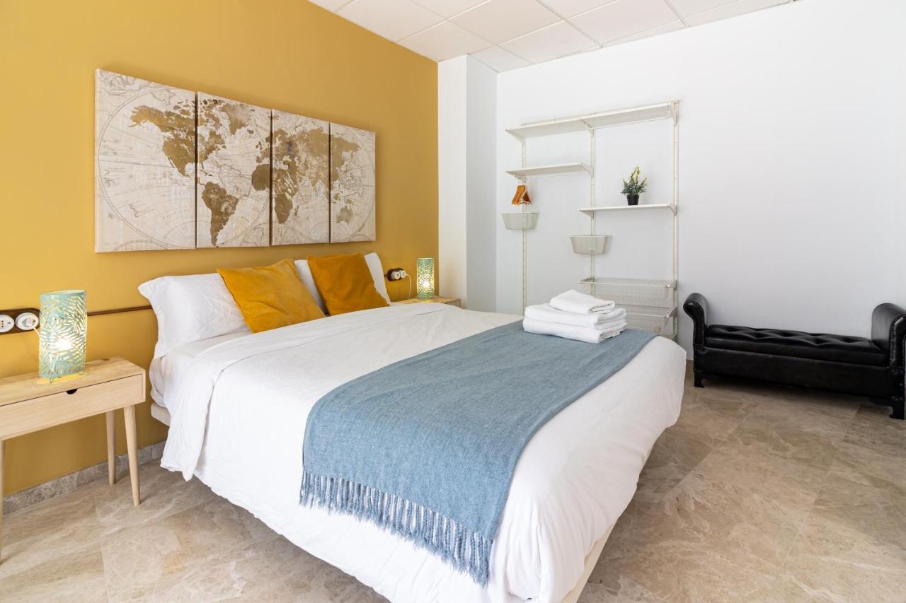 Saenz Suites Gallery By Bossh! Apartments Malaga Bagian luar foto