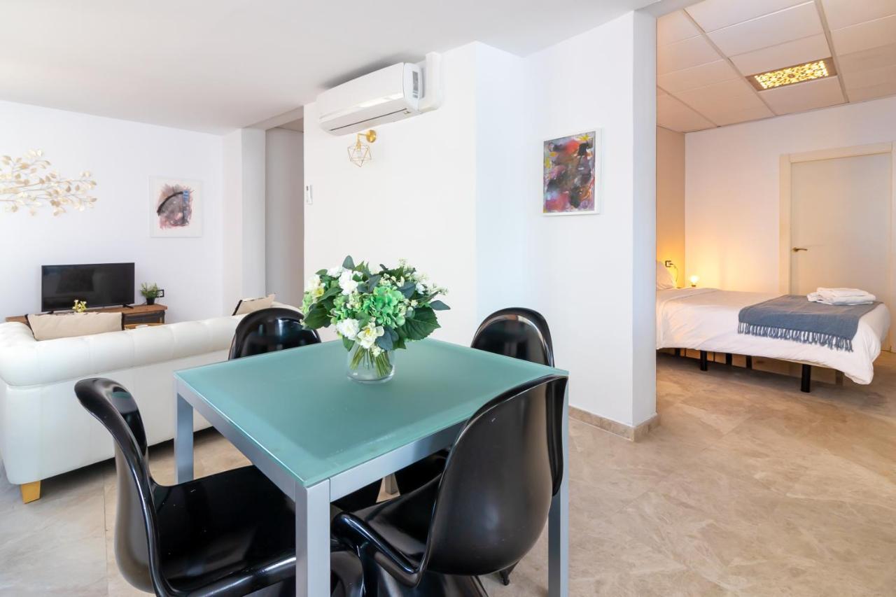 Saenz Suites Gallery By Bossh! Apartments Malaga Bagian luar foto